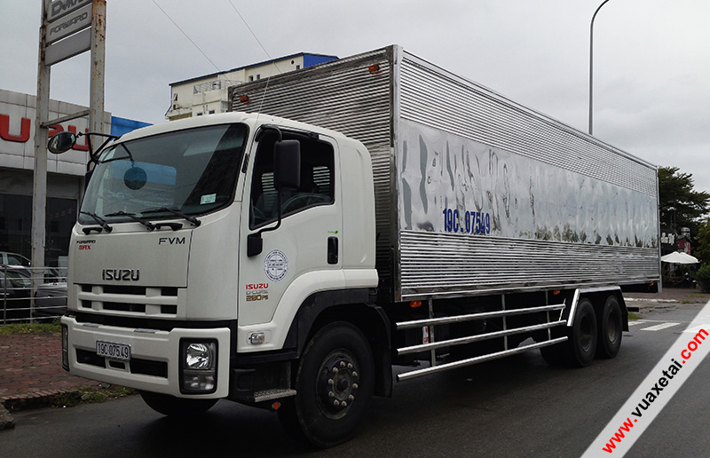 xe tải isuzu 15 tấn FVM34W thùng kín