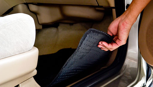 Vệ sinh ghế và tấm trải sàn