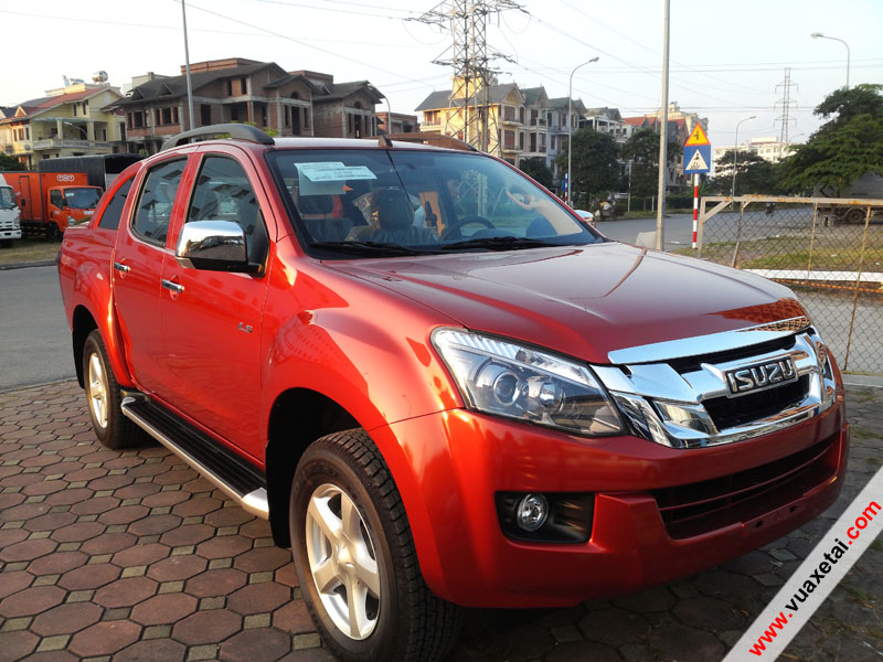 xe bán tải isuzu dmax màu đỏ